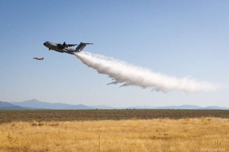 Airbus Demonstrates A400M’s Capability as a Water Bomber for Wildfire Suppression