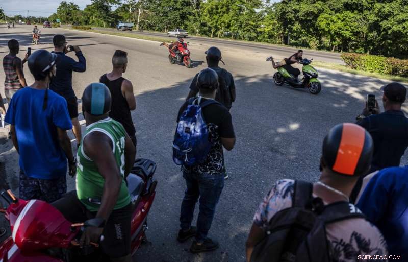Electric Motorcycles Surge in Havana as Diesel Shortages Persist