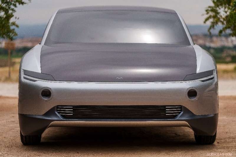 Solar Panels Extend Electric Vehicle Range: The Lightyear 0 and Industry Innovations