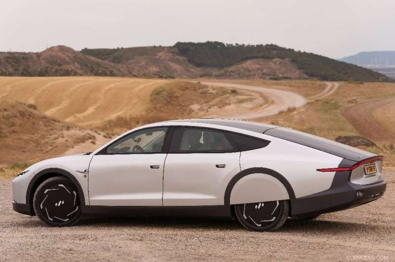 Solar Panels Extend Electric Vehicle Range: The Lightyear 0 and Industry Innovations