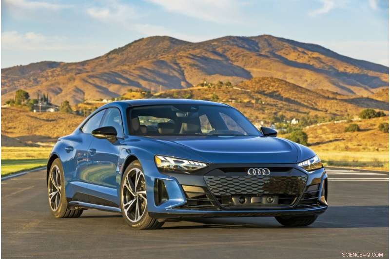 2022 Audi e-tron GT vs. Mercedes-Benz EQS: Expert Comparison of Electric Luxury Sedans