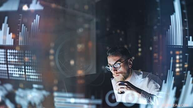 Optimal Timing for Tech Entrepreneurs to Showcase Prototypes and Secure Funding