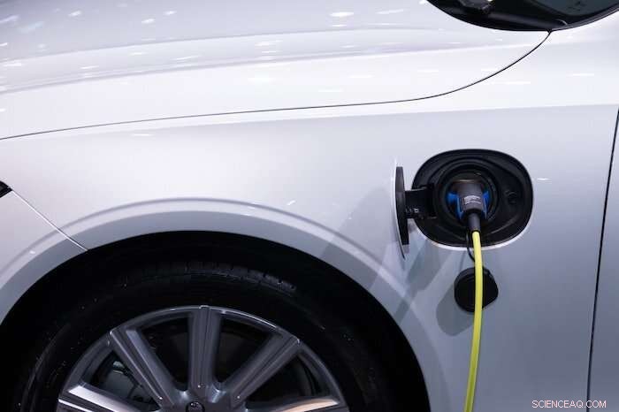 New Study Proposes Peer‑to‑Peer Charging for Electric Vehicles, Enabling On‑the‑Go Replenishment
