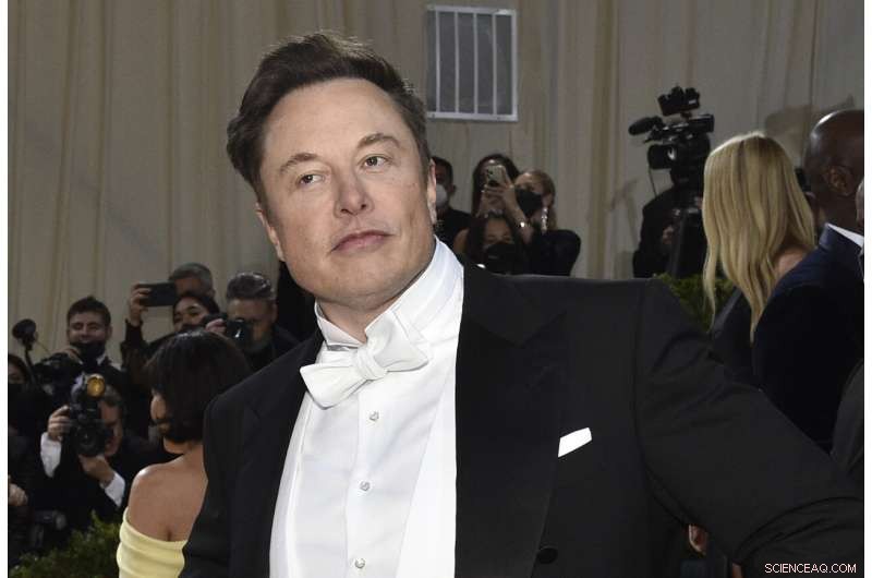 Elon Musk Addresses Twitter Employees to Alleviate $44 Billion Acquisition Concerns