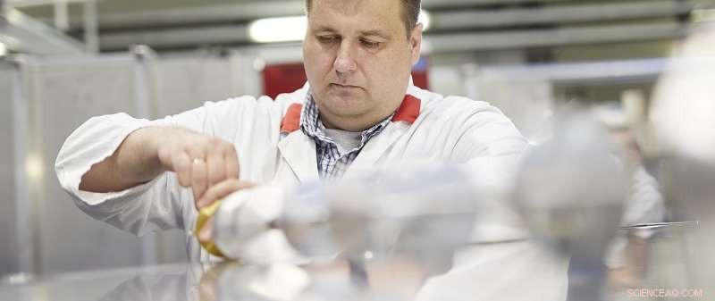 Observing Lithium Distribution in Batteries to Optimize Charging