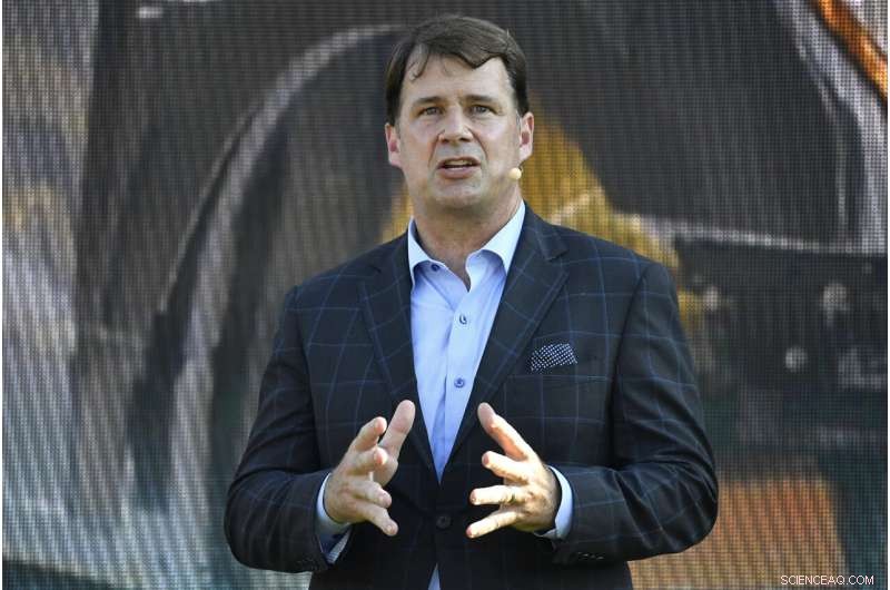 Ford CEO Predicts Electric Vehicle Price War as Costs Drop to $25,000