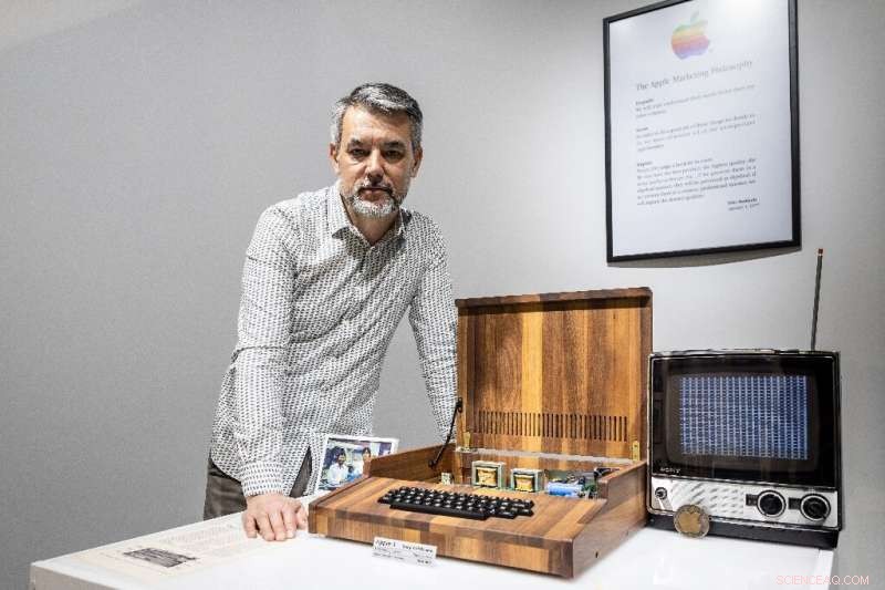 World s Largest Apple Collection Opens in Historic Warsaw Factory