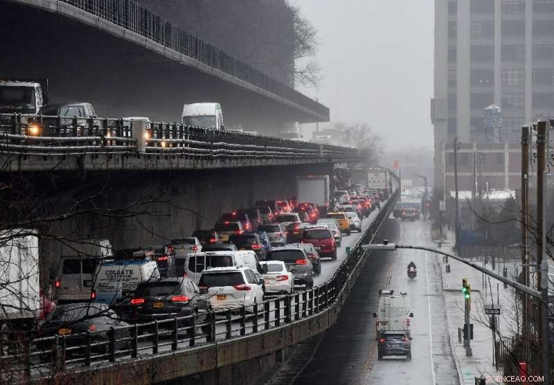 Debunking 3 Myths: The Real Environmental Impact of Electric Cars vs. Petrol