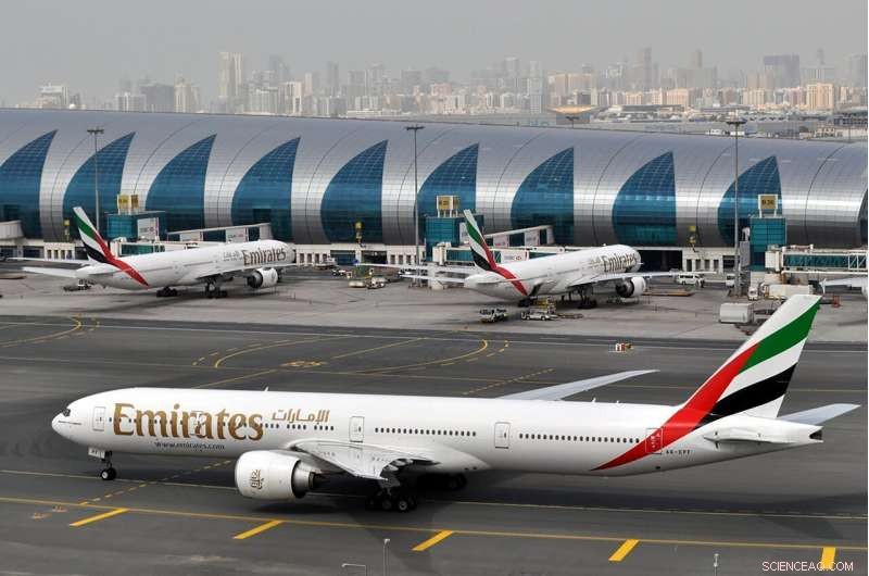 Emirates Reports $1.1 Billion Annual Loss with 80% Year-Over-Year Improvement