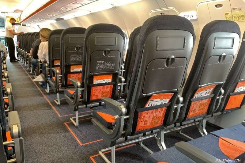 EasyJet Reduces A319 Seats to Operate with Fewer Crew Amid COVID Shortages