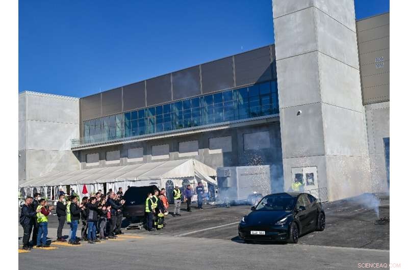 Tesla Achieves Record Quarterly Profits, Confident in 2022 Production Despite Global Challenges