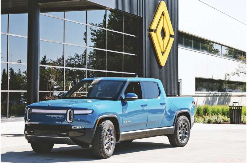 2022 Rivian R1T vs Ram 1500: Electric vs Gas Pickup Truck Comparison Review