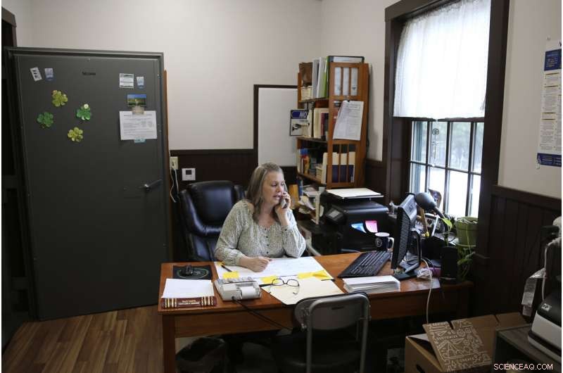 US Broadband Expansion: Challenges and Delays in Rural Areas