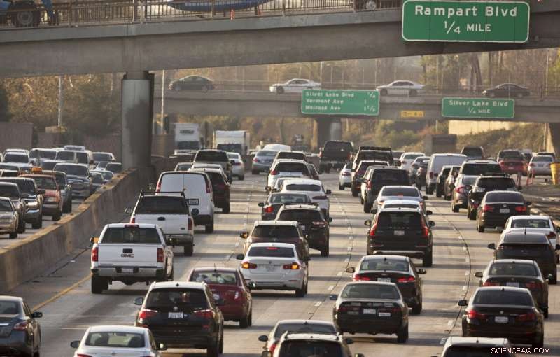 NHTSA Mandates 40 MPG Fuel Efficiency for New U.S. Vehicles by 2026, Overturning Trump Rollback