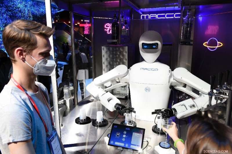 Multilingual Robot Bartender with Facial Recognition Debuts at Mobile World Congress
