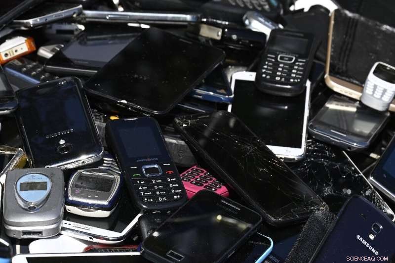 Smartphone Recycling Advances: Industry Pledges and Unmet Goals