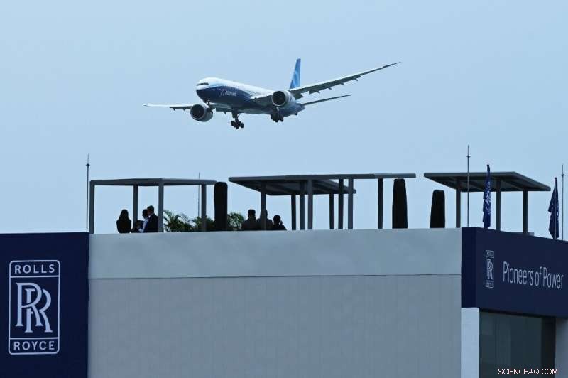 Rolls-Royce Achieves £120m Profit in 2021 After Cost Cuts; CEO Succession Plan Revealed