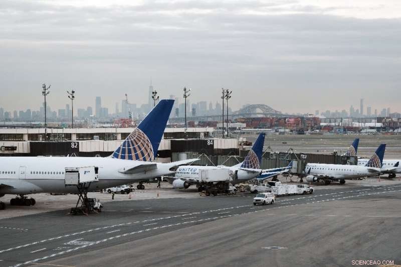 United Airlines Reports Q4 Loss Amid COVID-19, Anticipates Travel Demand Recovery