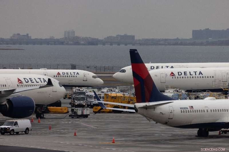 US Aviation Chiefs Alert: 5G Rollout Near Airports Risks Major Disruptions