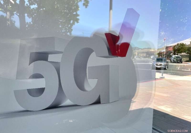 US Aviation Chiefs Alert: 5G Rollout Near Airports Risks Major Disruptions