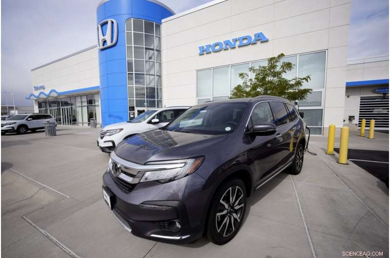 Honda Executive Forecasts Modest Decrease in High Auto Prices