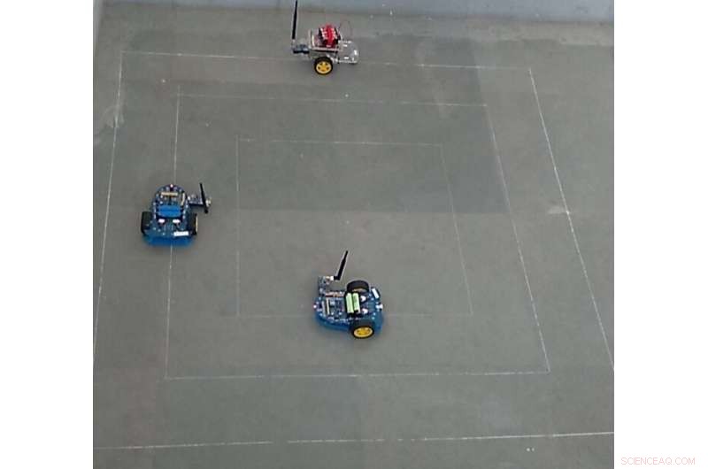 Split-Architecture Concurrent Transmission Strategy Enhances Multi-Robot Cooperation