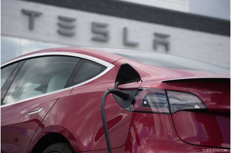 Tesla Reports Record 936,000 Vehicle Deliveries in 2021 with 87% Growth