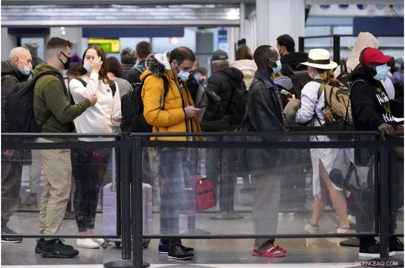 Omicron Variant Sparks Major Flight Cancellations, Disrupting Holiday Travel as 2021 Ends