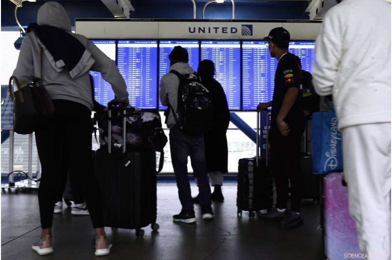 Omicron Variant Sparks Major Flight Cancellations, Disrupting Holiday Travel as 2021 Ends