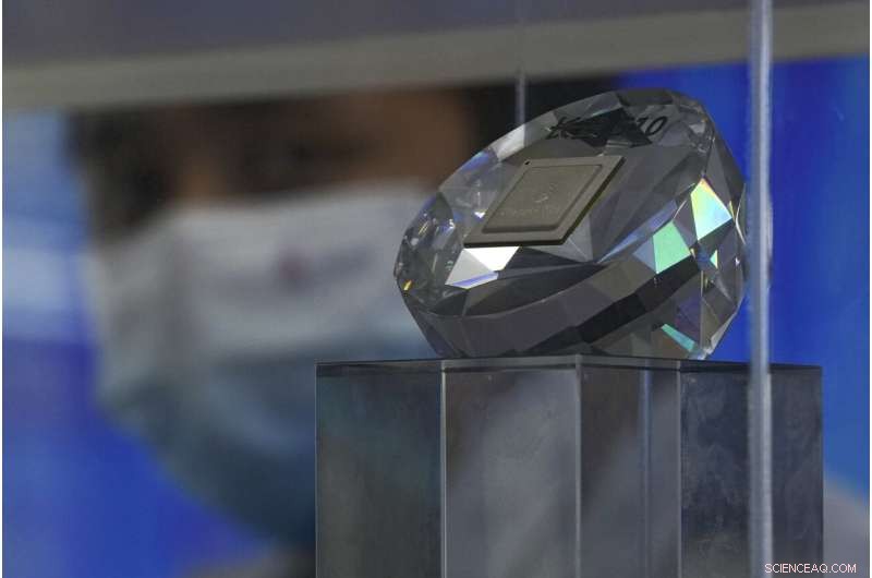 China s Tech Self-Reliance Push: Global Reactions and Strategic Shifts