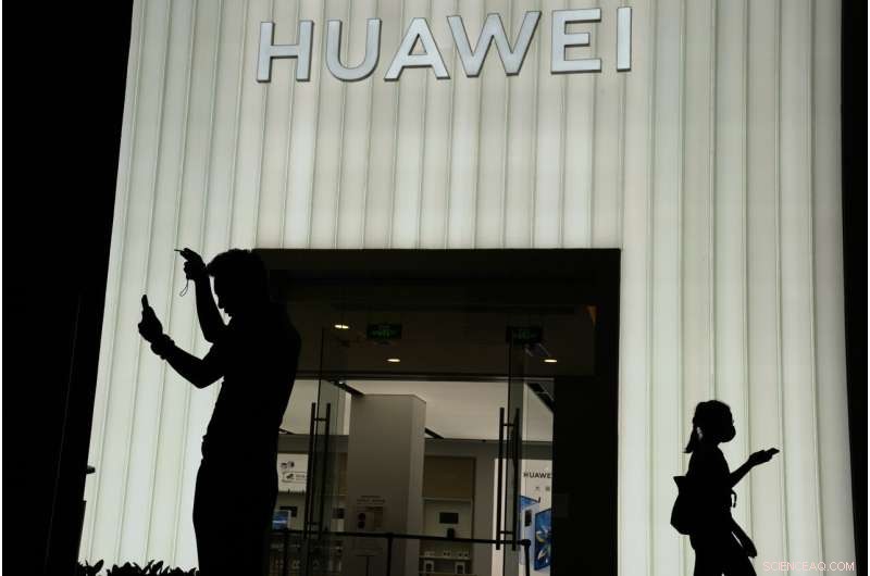 China s Tech Self-Reliance Push: Global Reactions and Strategic Shifts