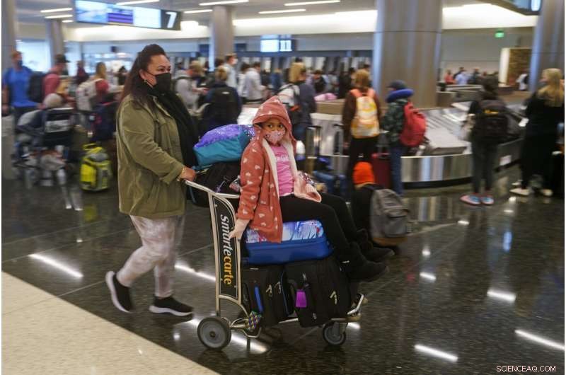 Holiday Travel Chaos: Omicron Surge and Winter Storms Cause Fourth Day of Flight Cancellations