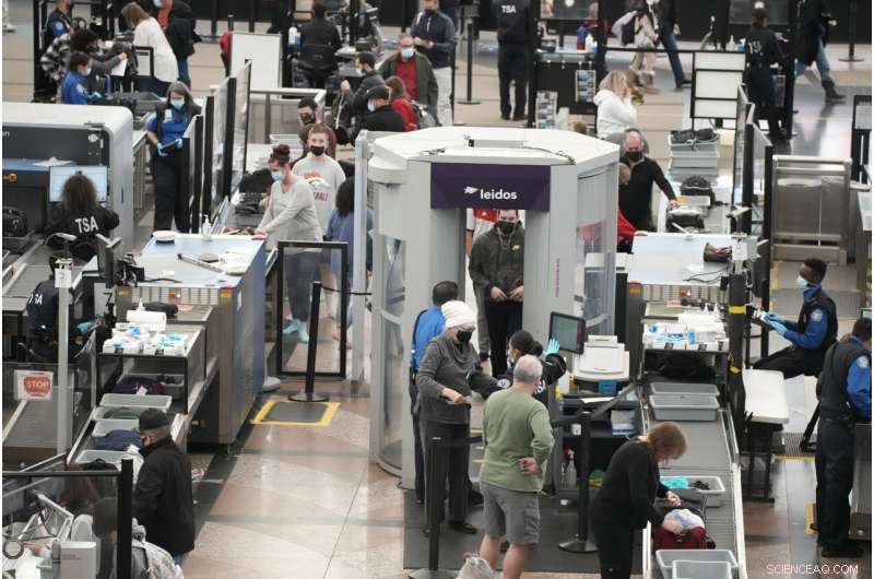 Holiday Travel Chaos: Omicron Surge and Winter Storms Cause Fourth Day of Flight Cancellations