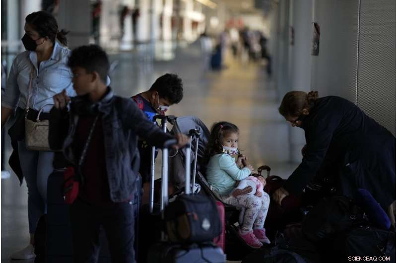 Holiday Travel Chaos: Omicron Surge and Winter Storms Cause Fourth Day of Flight Cancellations