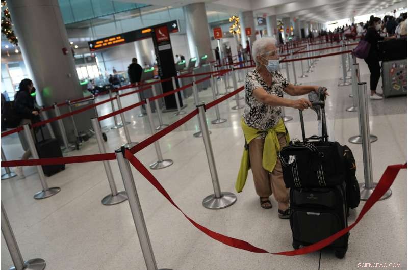 Holiday Travel Chaos: Omicron Surge and Winter Storms Cause Fourth Day of Flight Cancellations