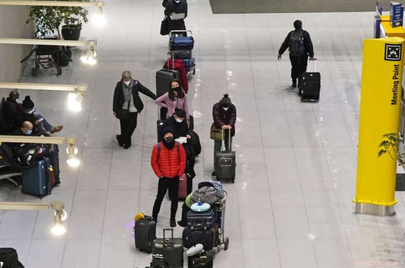 Major Airlines Cancel Holiday Flights Amid Omicron-Driven Crew Shortages