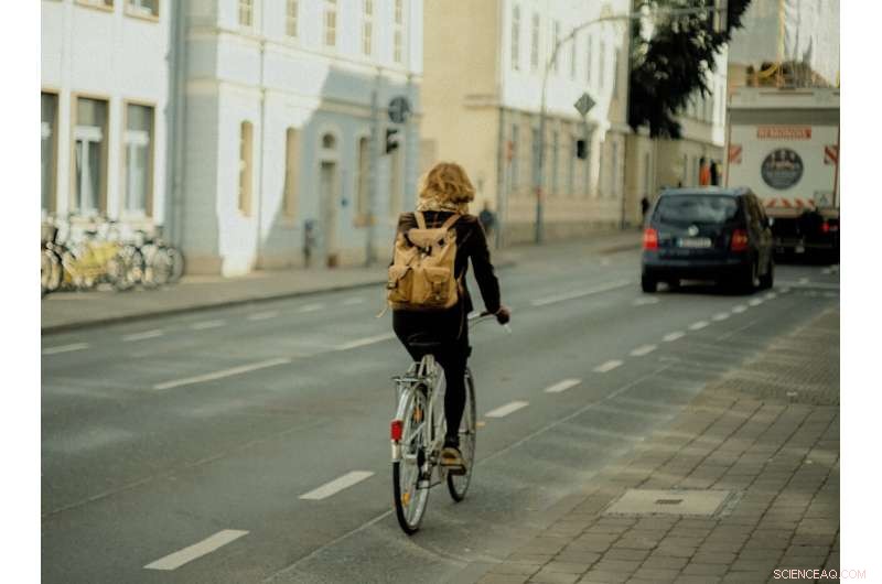Study Confirms: Under 20 mph Traffic Speeds Boost Cycling Commutes