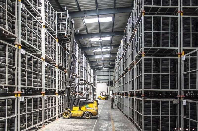 Smart Tech Insights: Employees Remain Key to Productivity in Industry 4.0