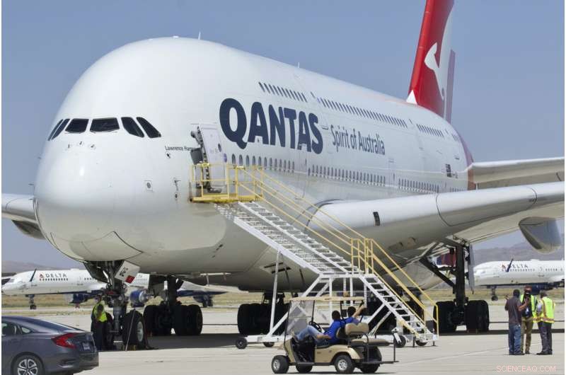Qantas Forecasts $1.1 Billion AUD Loss in Pandemic s Worst Half-Year