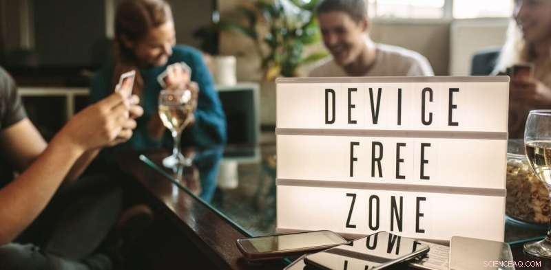 Your Essential Guide to a Mindful Digital Detox This Christmas