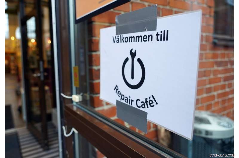 European Activists Champion the Right to Repair Electronics