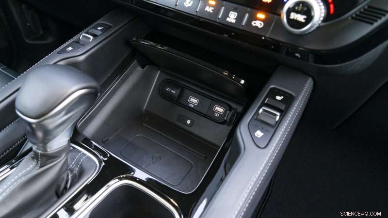 Essential New Car Features: 5 Technologies for Safer and More Convenient Driving