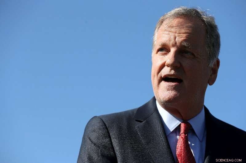 American Airlines CEO Transition: Robert Isom to Succeed Doug Parker