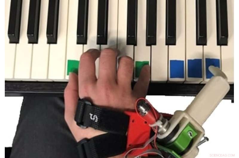 Imperial College Study: Pianists Master Robotic Third Thumb in One Hour