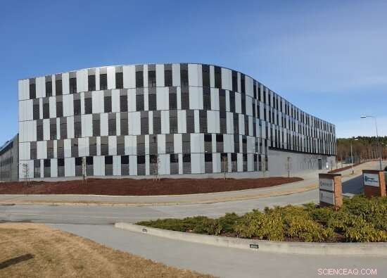 Building-Integrated Photovoltaics: Solar-Powered Solutions for Energy-Efficient Urban Construction