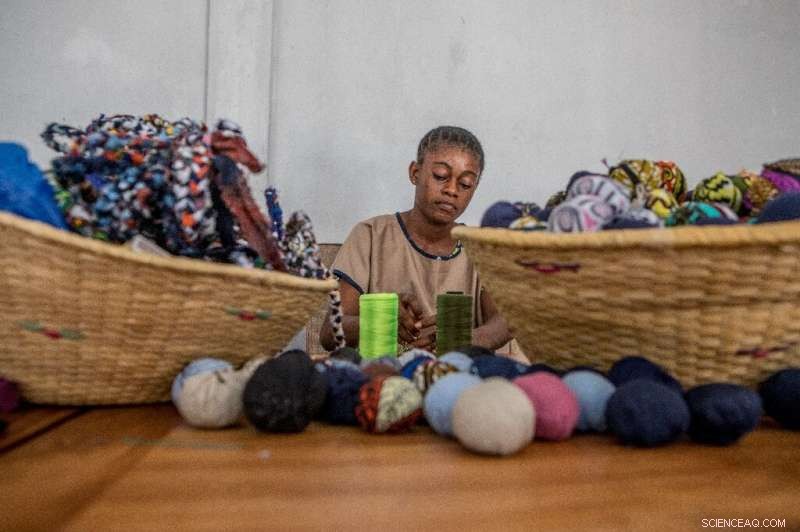 Benin s Fabric Recycling Initiative: Transforming Tailor Scraps into Sustainable Handicrafts