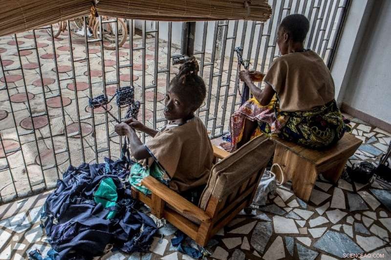 Benin s Fabric Recycling Initiative: Transforming Tailor Scraps into Sustainable Handicrafts