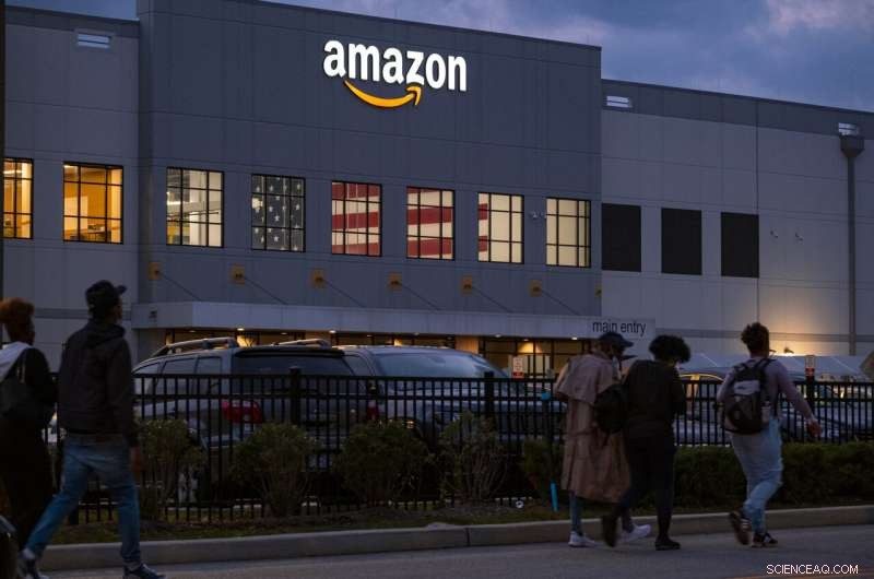 Amazon Staten Island Warehouse Workers Withdraw Unionization Petition, NLRB Confirms