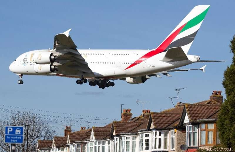 Emirates Airline Halves First-Half Losses to $1.6 Billion, on Path to Recovery