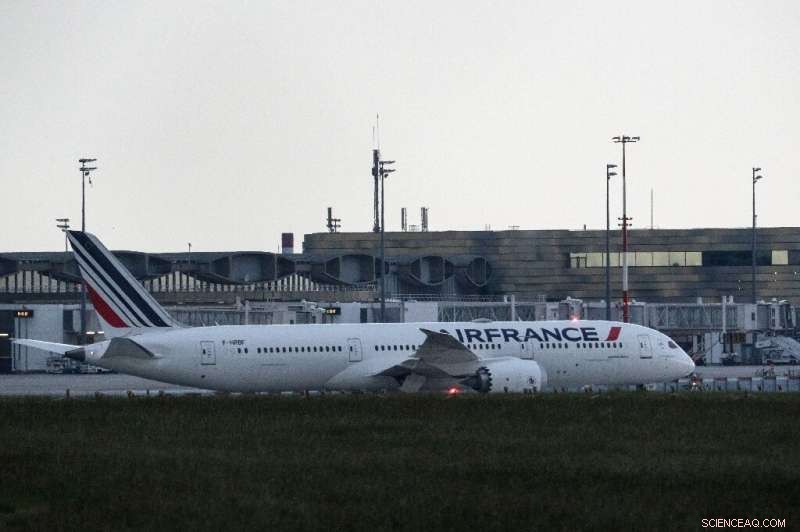 Boeing Q3 Loss Deepens Amid 787 Delivery Halt and Starliner Delays